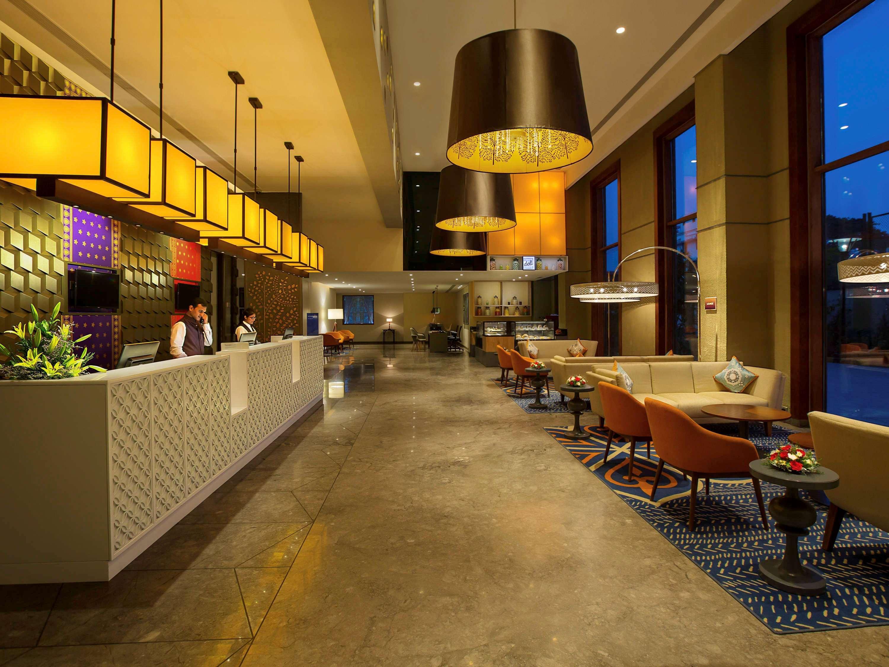 Grand Mercure Mysore - An Accor Brand Zewnętrze zdjęcie The lounge at the airport