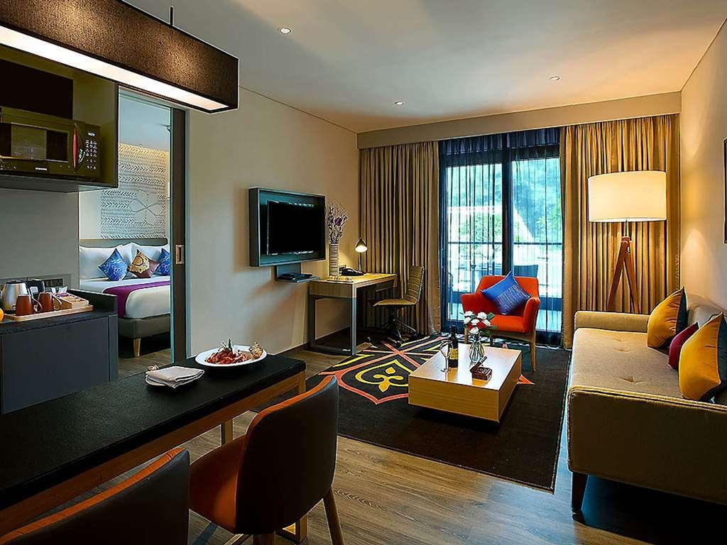 Grand Mercure Mysore - An Accor Brand Pokój zdjęcie A typical suite at the hotel